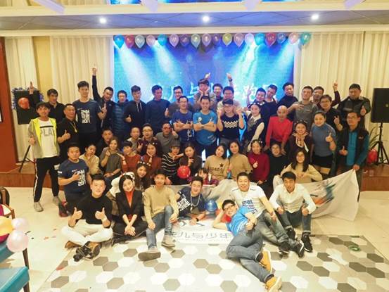 說明: C:Userswangq1317Desktop（新聞）2018甜蜜跑即將起跑，賽道跑團(tuán)加油站成為最大亮點(diǎn)（新聞）2018甜蜜跑即將起跑，賽道跑團(tuán)加油站成為最大亮點(diǎn)花兒與少年跑團(tuán).jpg